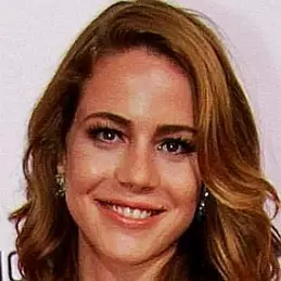 Leandra Leal net worth