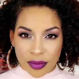 Stephanie Lee net worth