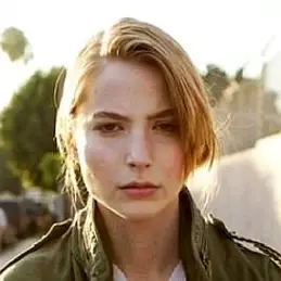 Stevie Wynne Levine net worth