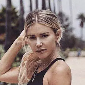 Arielle Lorre net worth