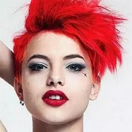 Nia Lovelis net worth