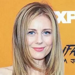Justine Lupe net worth