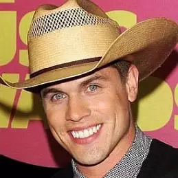 Dustin Lynch net worth