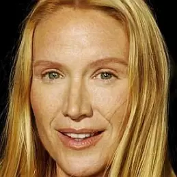 Kelly Lynch net worth