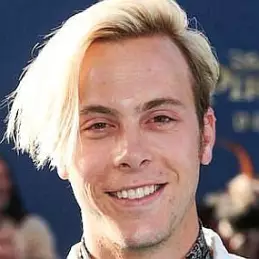 Riker Lynch net worth