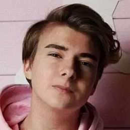 Misha Maksimov net worth