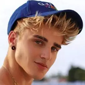 Alex Mapeli net worth