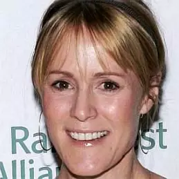 Mary Stuart Masterson net worth