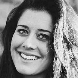 Manon Mathews net worth