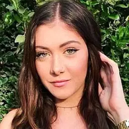 Rachelle Maust net worth