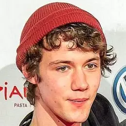 Henning May net worth