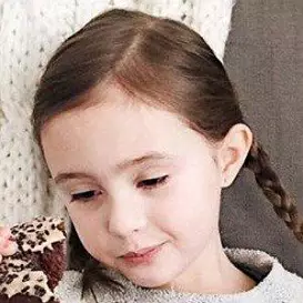 Darby Lowe Mayes net worth