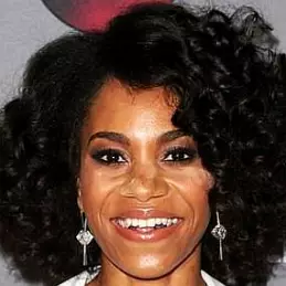 Kelly McCreary net worth