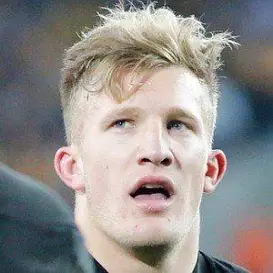 Damian McKenzie net worth