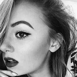 Carley McNutt net worth