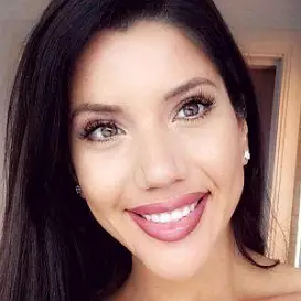 Laura Mellado net worth