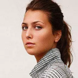 Ella Meloche net worth