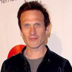 Simon Merrells net worth