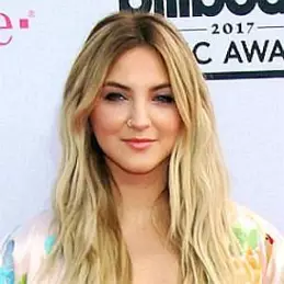 Julia Michaels net worth