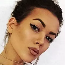 Chloe Helen Miles net worth