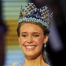 Alexandria Mills net worth