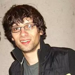 Gordon Moakes net worth