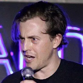 Alex Moffat net worth