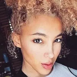 Anais Mombiela net worth