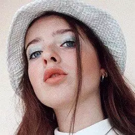 Carlota Moon net worth