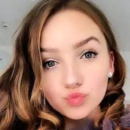 Alina Mour net worth