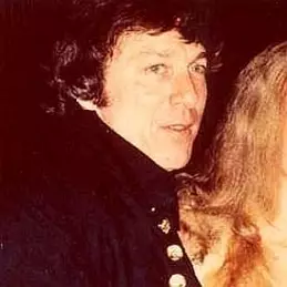 Greg Mullavey net worth