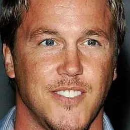 Lochlyn Munro net worth