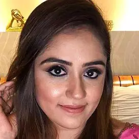 Komal Narang net worth