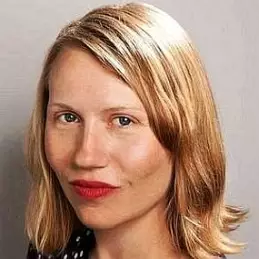 Amy Nicholson net worth