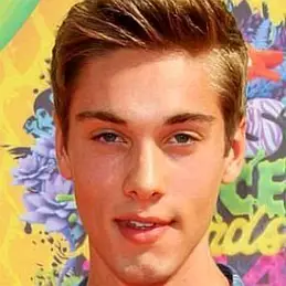 Sadie Robertson Boyfriend 2026: Dating History & Exes - CelebsCouples