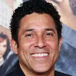 Oscar Nunez net worth