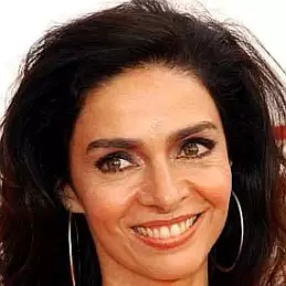 Claudia Ohana net worth