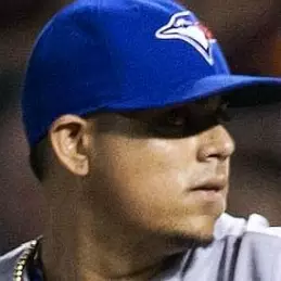 Roberto Osuna net worth