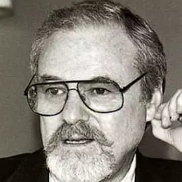 Alan Pakula net worth