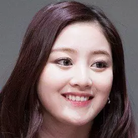 Jihyo Park net worth