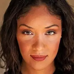 Adella Pasos net worth