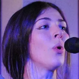 Caroline Polachek net worth