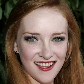 Scarlett Pomers net worth