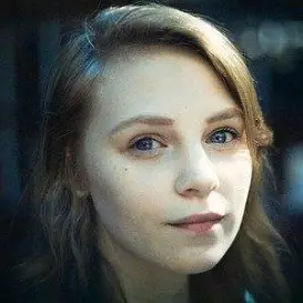 Sydney Ann Poniewaz net worth