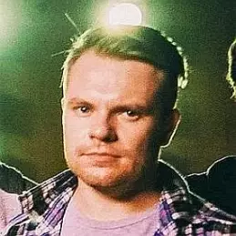 Rou Reynolds net worth