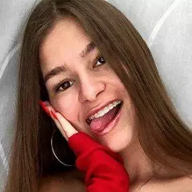 Chloe Rioux net worth