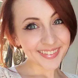 Lizz Robinett net worth