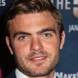 Alex Roe net worth