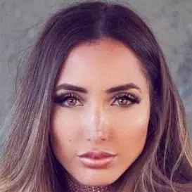 Toula Rose net worth