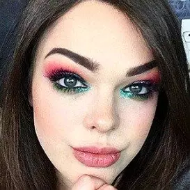 Alexandria Ryan net worth